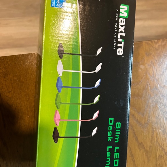 MaxLite Desk LAMP LED 4W Slim 3000K, USB Port, White Finish - Picture 2 of 6